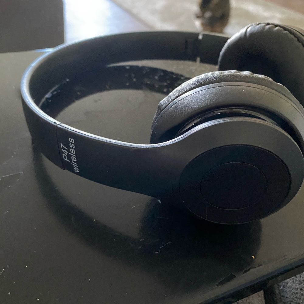 P 47 wireless headphones brand new never used